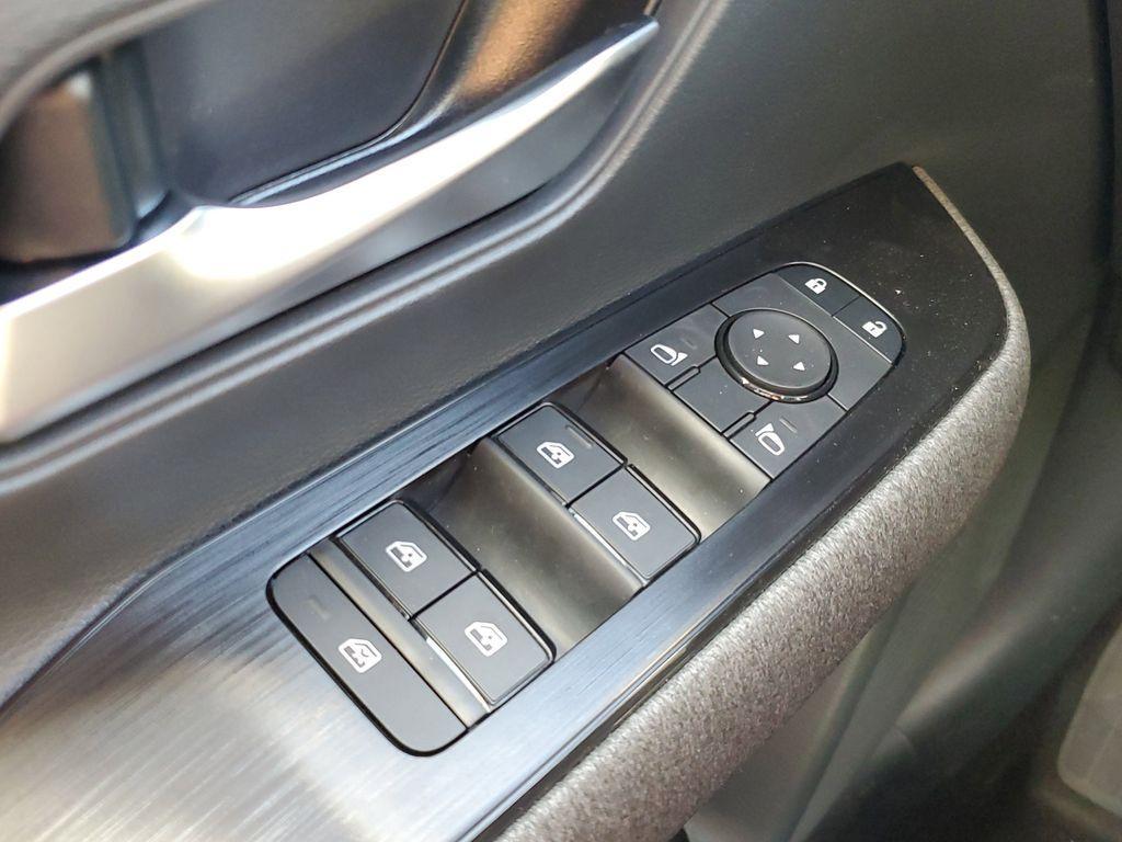 new 2025 Nissan Kicks car, priced at $23,557