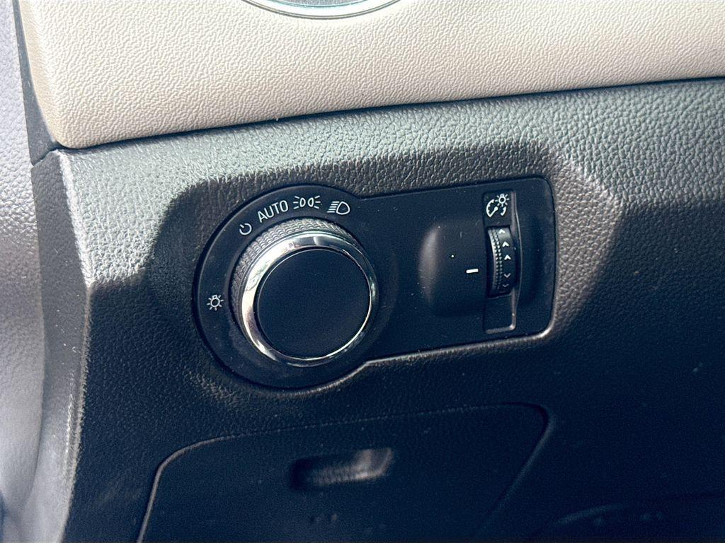 used 2015 Chevrolet Cruze car, priced at $5,800