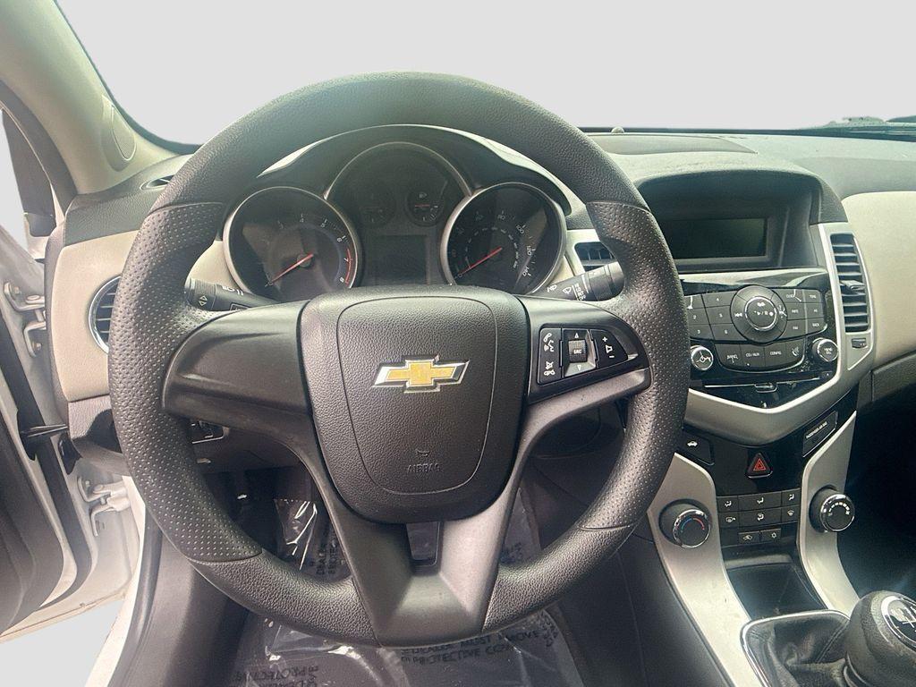 used 2015 Chevrolet Cruze car, priced at $5,800