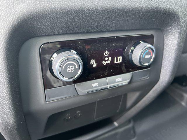 new 2025 Chevrolet Traverse car, priced at $40,090
