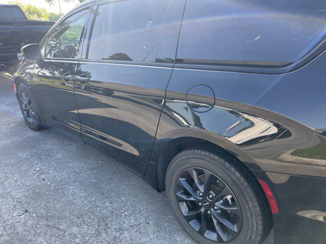 used 2021 Chrysler Pacifica car, priced at $25,999