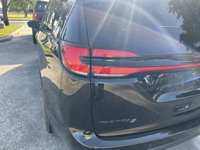 used 2021 Chrysler Pacifica car, priced at $25,999