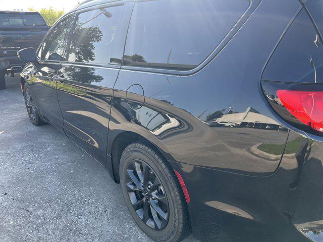 used 2021 Chrysler Pacifica car, priced at $25,999