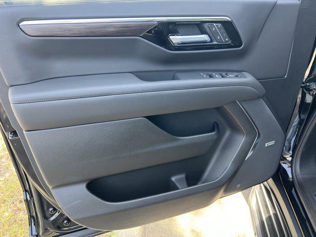 new 2025 Chevrolet Suburban car, priced at $73,120