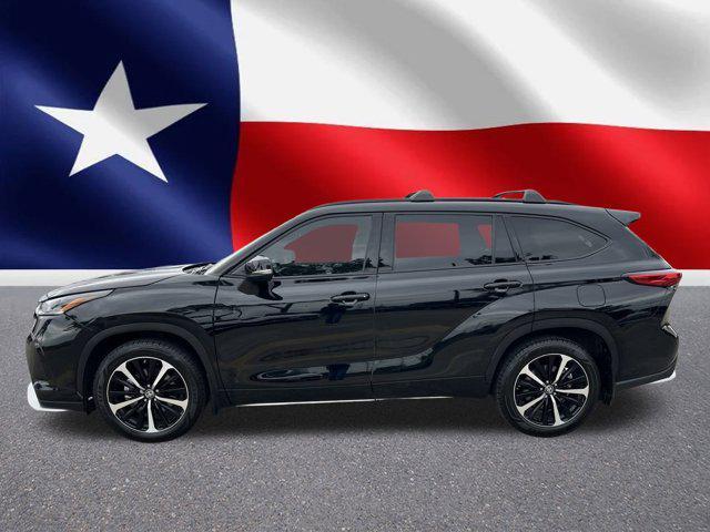 used 2021 Toyota Highlander car, priced at $35,699