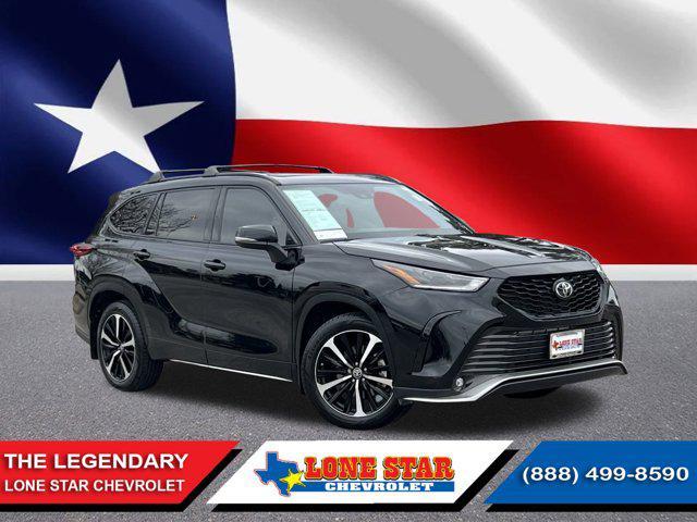 used 2021 Toyota Highlander car, priced at $35,699