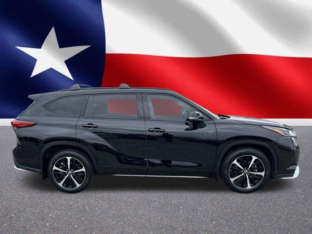 used 2021 Toyota Highlander car, priced at $35,699