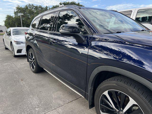 used 2021 Toyota Highlander car, priced at $29,999