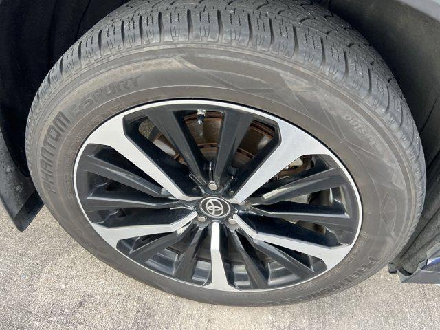 used 2021 Toyota Highlander car, priced at $29,999
