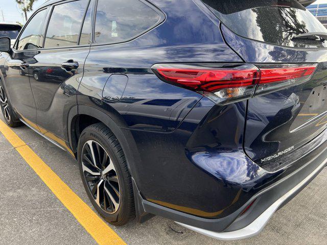 used 2021 Toyota Highlander car, priced at $29,999