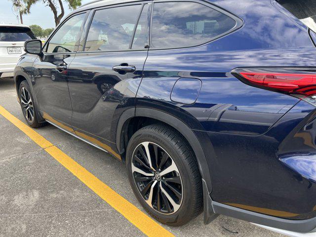 used 2021 Toyota Highlander car, priced at $29,999