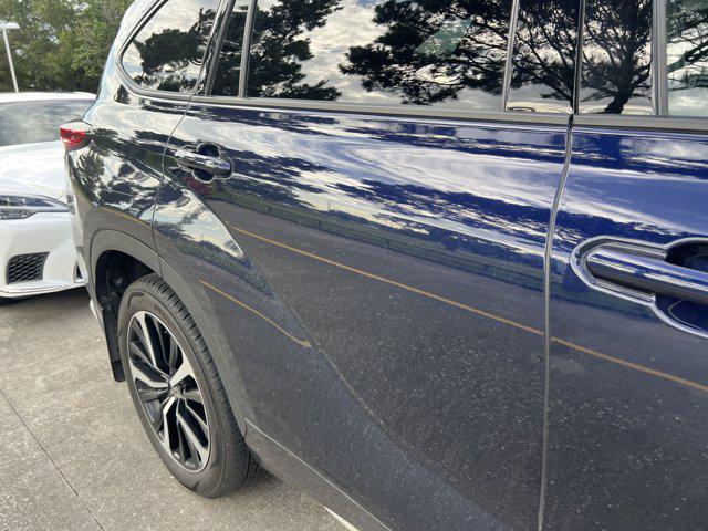 used 2021 Toyota Highlander car, priced at $29,999