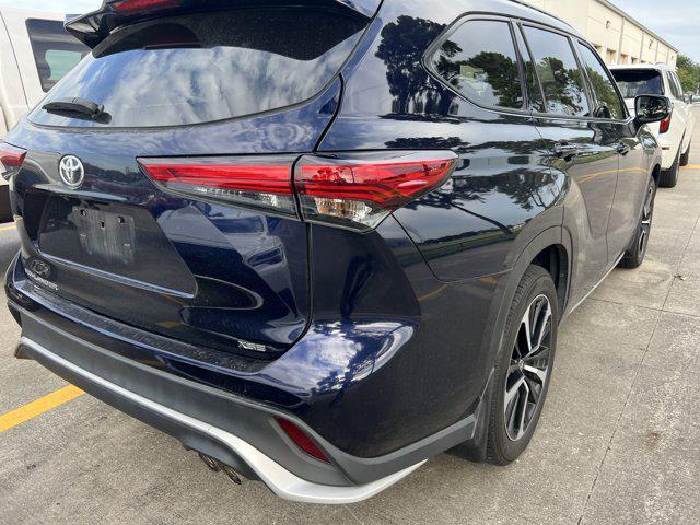 used 2021 Toyota Highlander car, priced at $29,999