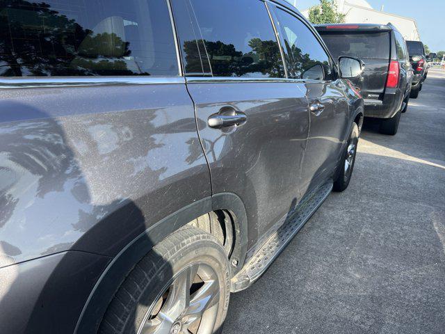 used 2019 Toyota Highlander car, priced at $24,999
