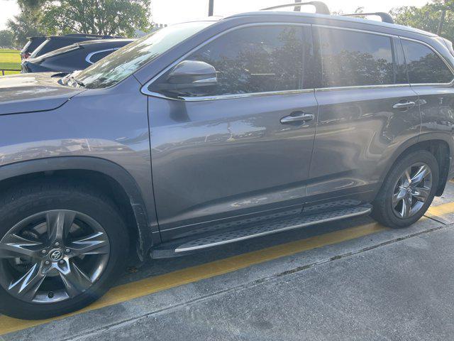 used 2019 Toyota Highlander car, priced at $24,999