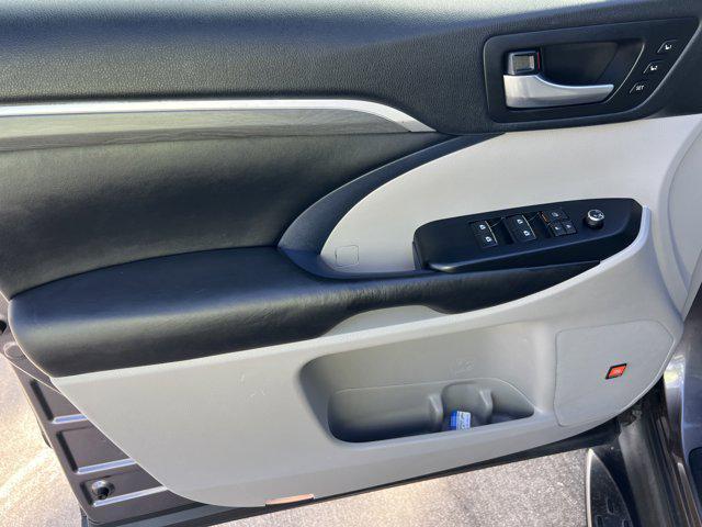 used 2019 Toyota Highlander car, priced at $24,999