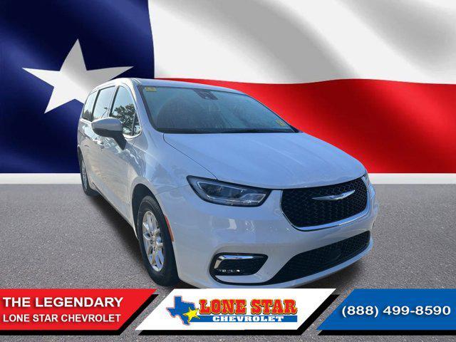 used 2023 Chrysler Pacifica car, priced at $28,999