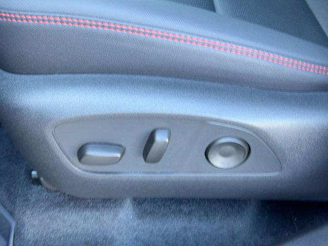 used 2025 Chevrolet Traverse car, priced at $52,999