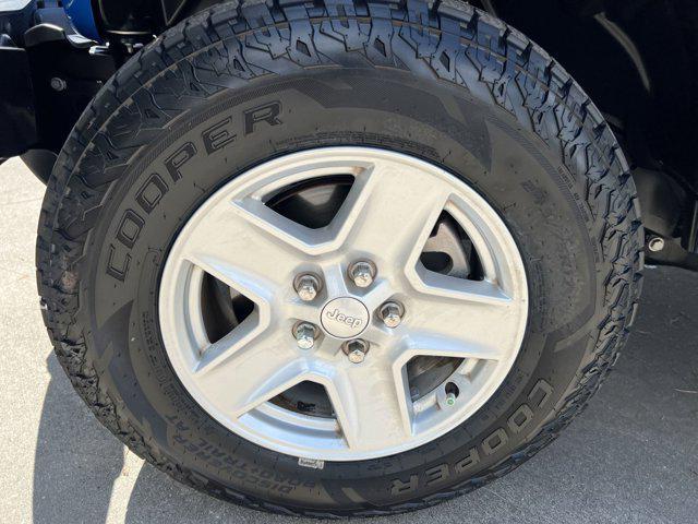 used 2022 Jeep Gladiator car, priced at $28,486