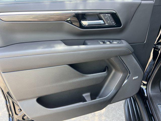 new 2025 Chevrolet Suburban car, priced at $76,560