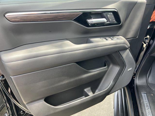 new 2025 Chevrolet Suburban car, priced at $73,120