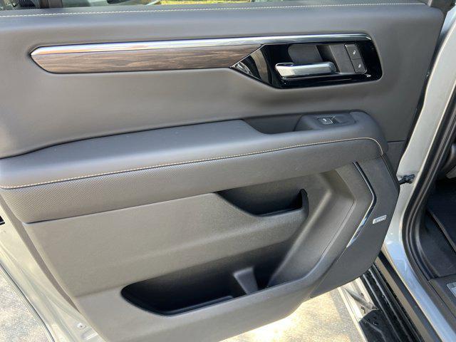 new 2025 Chevrolet Suburban car, priced at $74,590