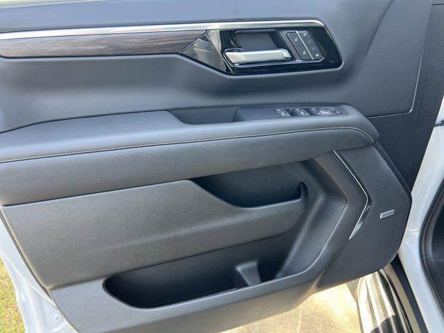 new 2025 Chevrolet Suburban car, priced at $79,570