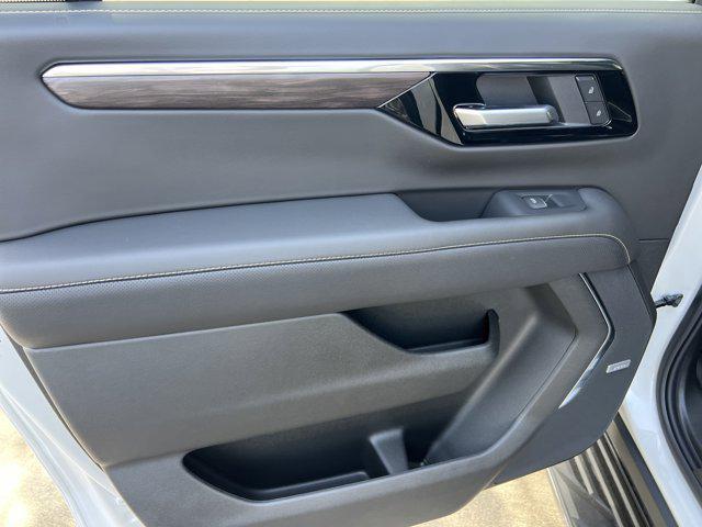 new 2025 Chevrolet Suburban car, priced at $79,570