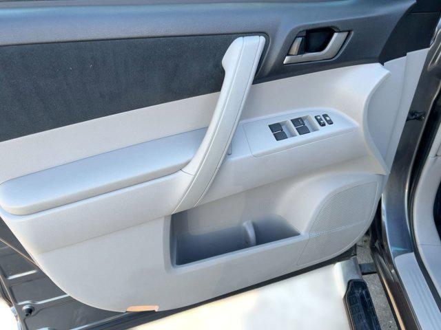 used 2012 Toyota Highlander car, priced at $9,998