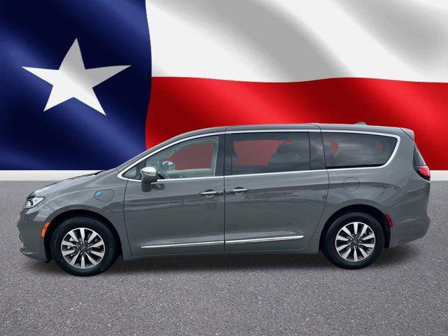 used 2022 Chrysler Pacifica Hybrid car, priced at $32,999