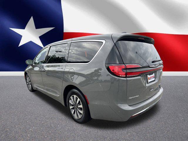 used 2022 Chrysler Pacifica Hybrid car, priced at $32,999