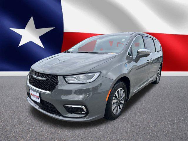 used 2022 Chrysler Pacifica Hybrid car, priced at $32,999