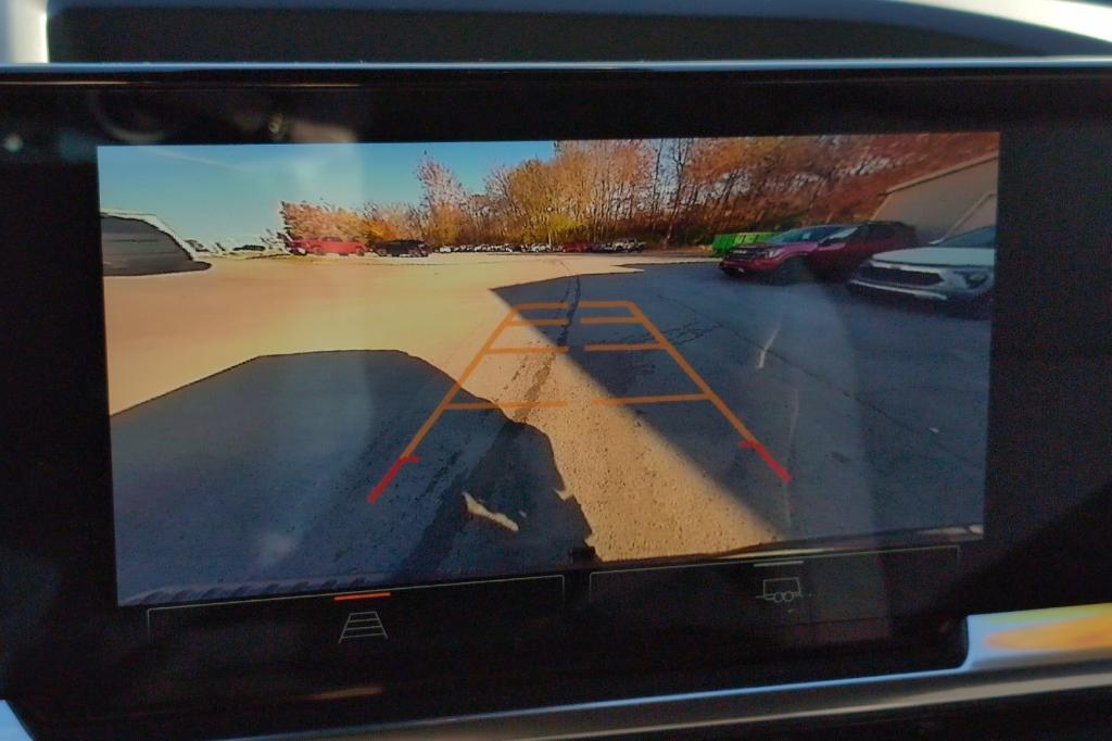 used 2022 GMC Sierra 1500 car, priced at $40,285