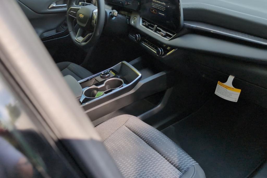 new 2026 Chevrolet Equinox car, priced at $29,090