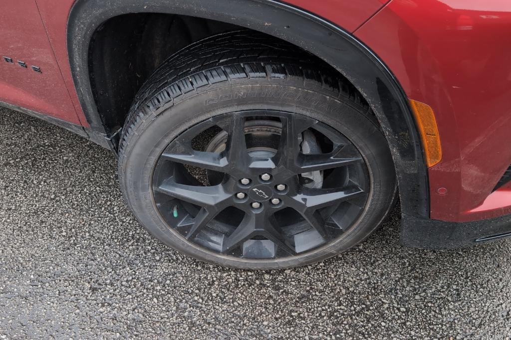 used 2025 Chevrolet Traverse car, priced at $50,323