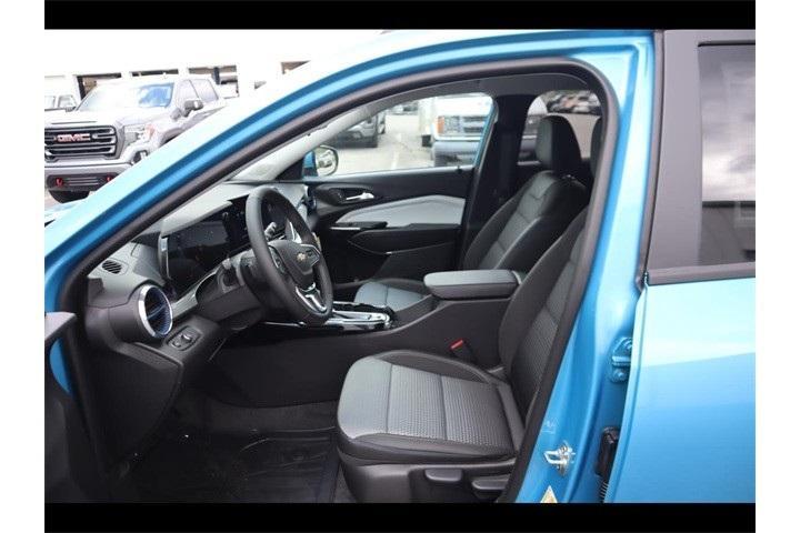 new 2025 Chevrolet Trax car, priced at $25,200