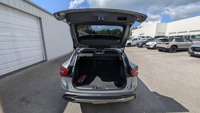 new 2025 Chevrolet Trax car, priced at $26,535