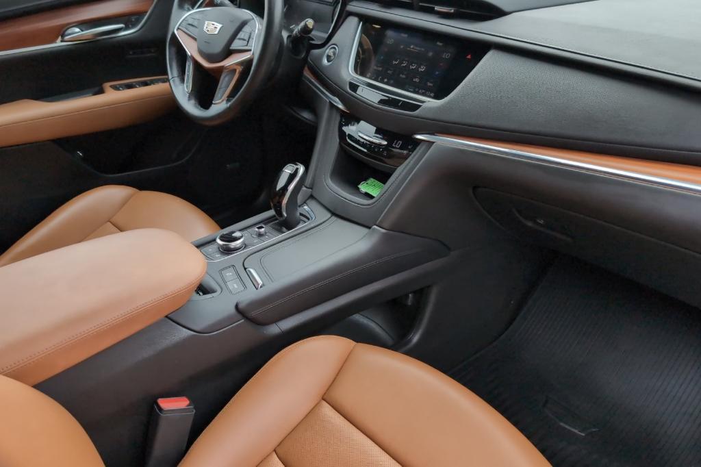 used 2021 Cadillac XT5 car, priced at $28,952