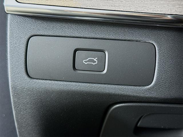 new 2025 Volvo XC90 car, priced at $73,495