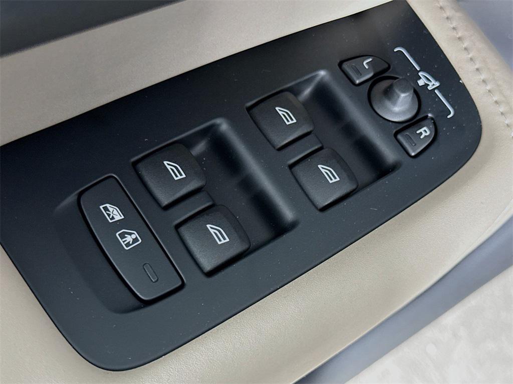 new 2026 Volvo XC60 car, priced at $57,985