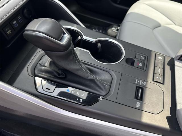 used 2022 Toyota Highlander car, priced at $34,361