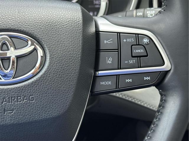 used 2022 Toyota Highlander car, priced at $34,361