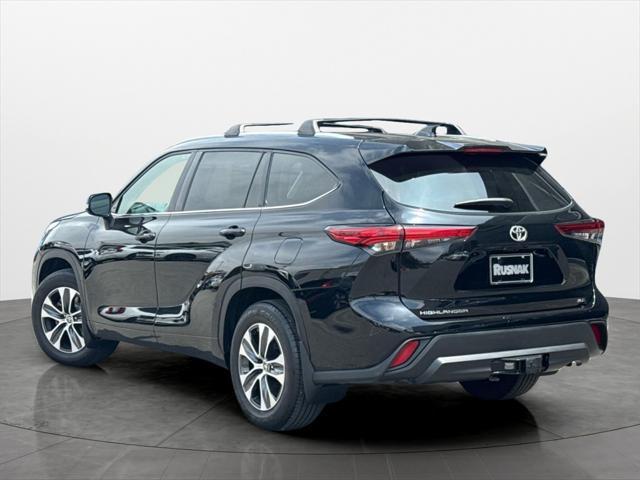 used 2022 Toyota Highlander car, priced at $34,361