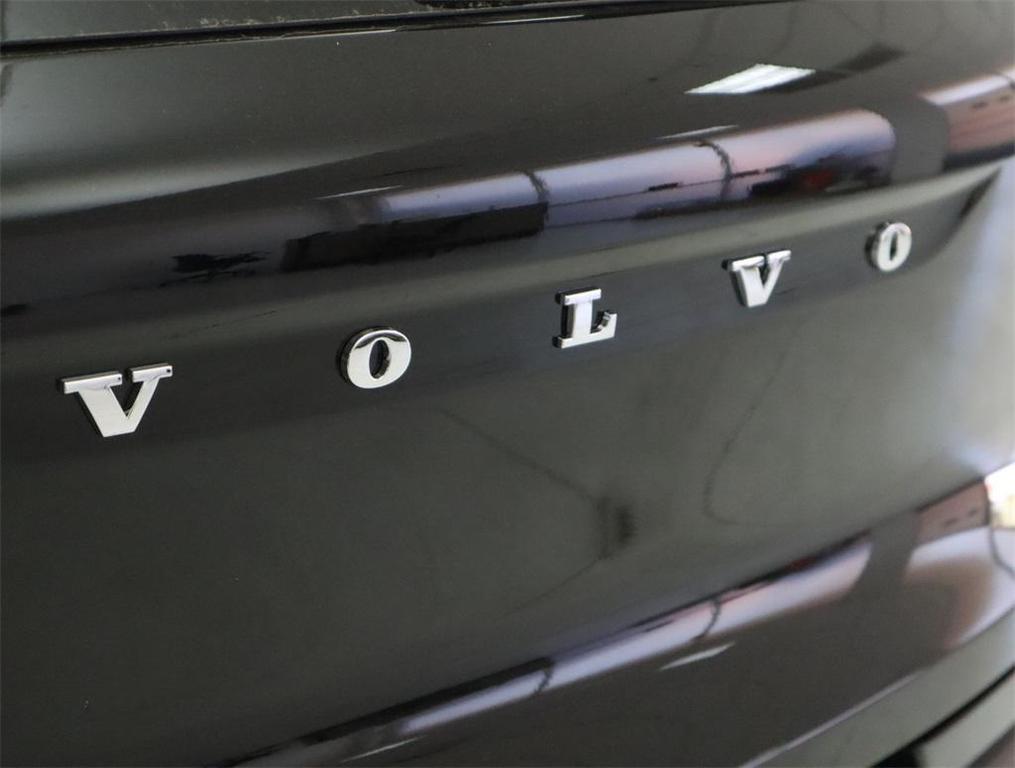 new 2025 Volvo XC40 car, priced at $46,015
