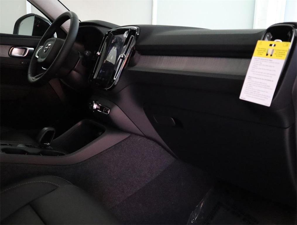new 2025 Volvo XC40 car, priced at $46,015