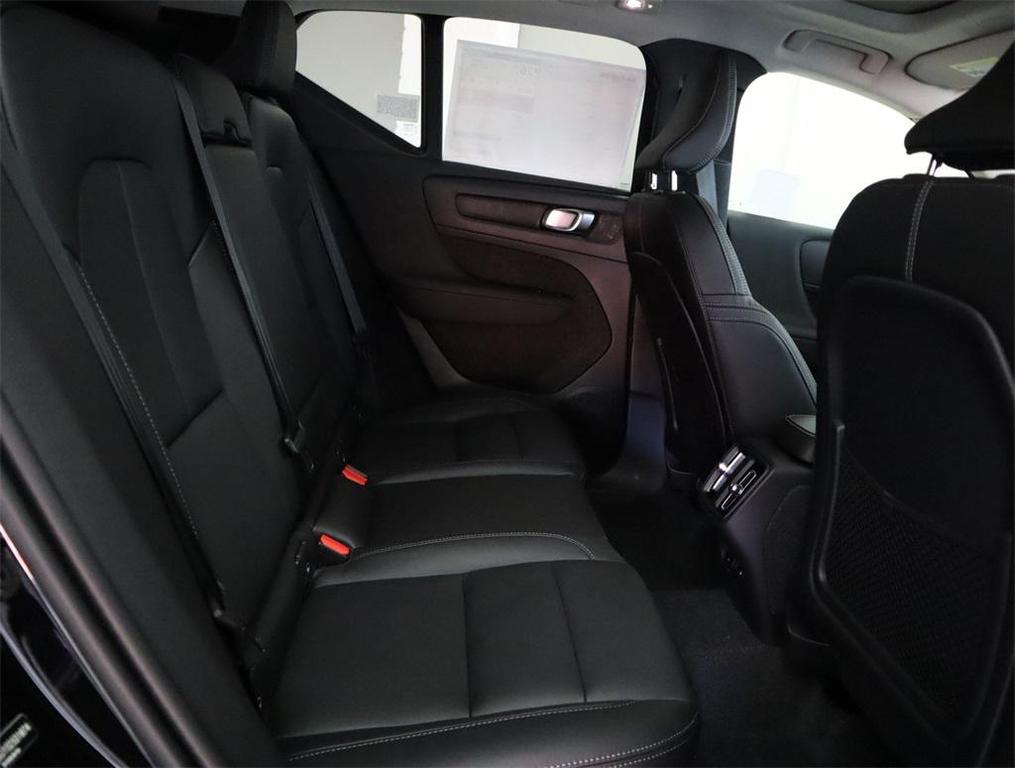 new 2025 Volvo XC40 car, priced at $46,015