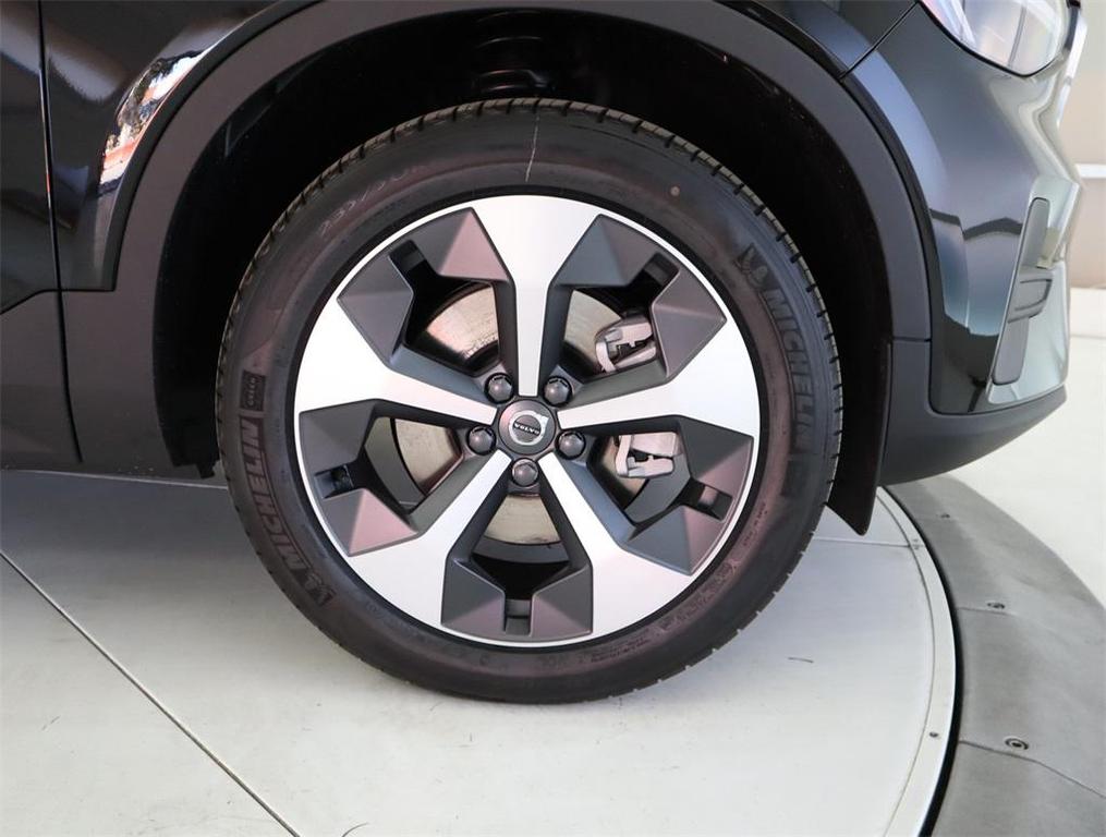 new 2025 Volvo XC40 car, priced at $46,015