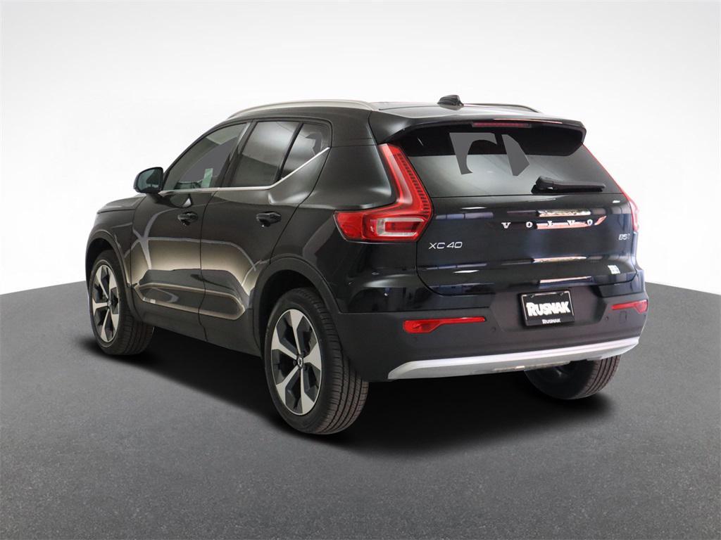 new 2025 Volvo XC40 car, priced at $46,015