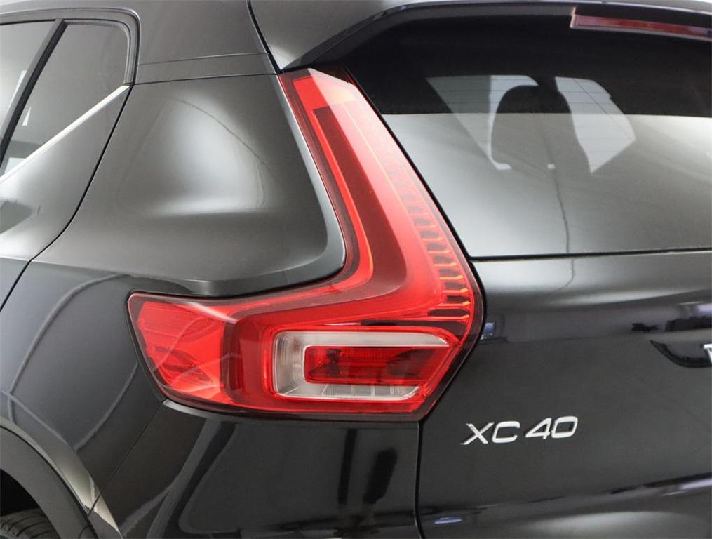 new 2025 Volvo XC40 car, priced at $46,015