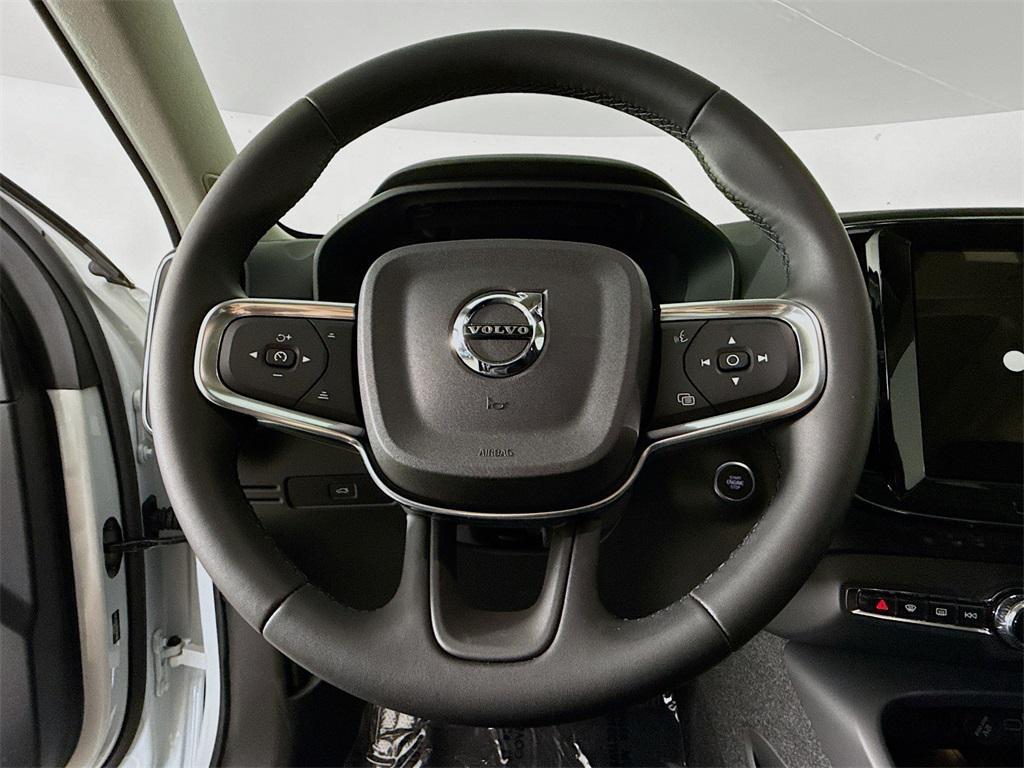 new 2025 Volvo XC40 car, priced at $46,015